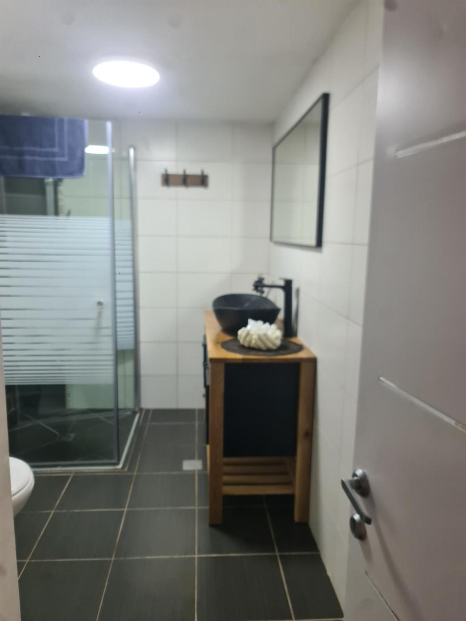 Ronit'S Place Daire Kiryat Shmona Oda fotoğraf